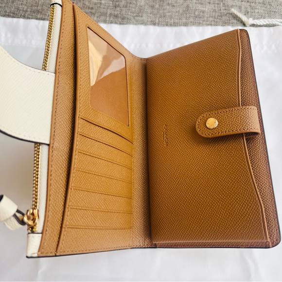 Coach Tech Phone Wallet Crossgrain Leather
Chalk Gold - Picture 4 of 5